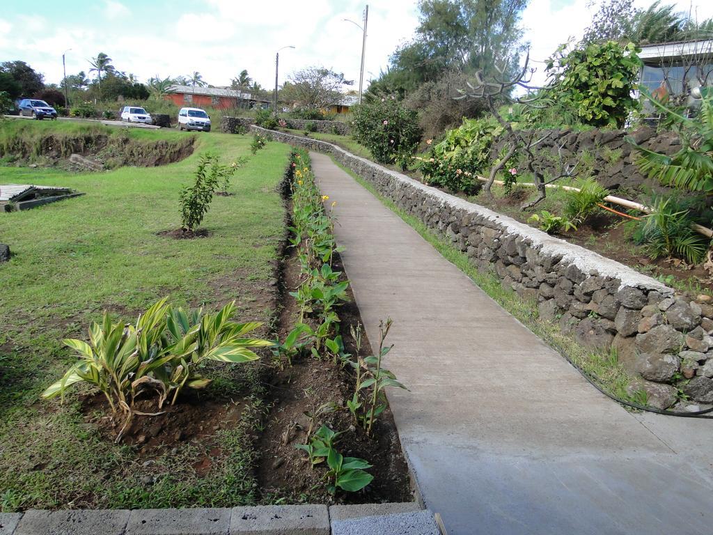Tupa Hotel Hanga Roa Exterior photo