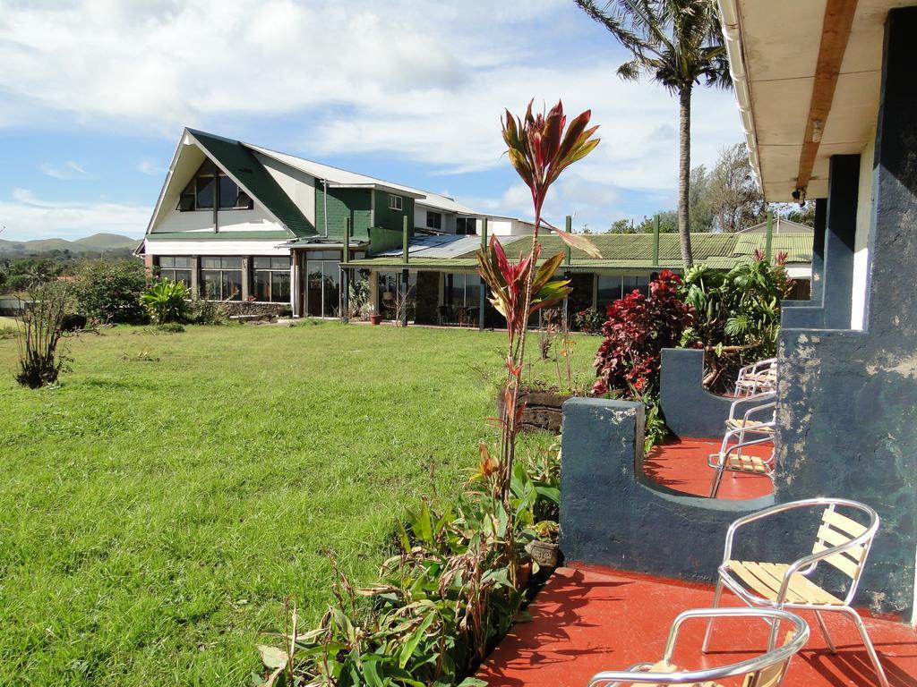 Tupa Hotel Hanga Roa Exterior photo