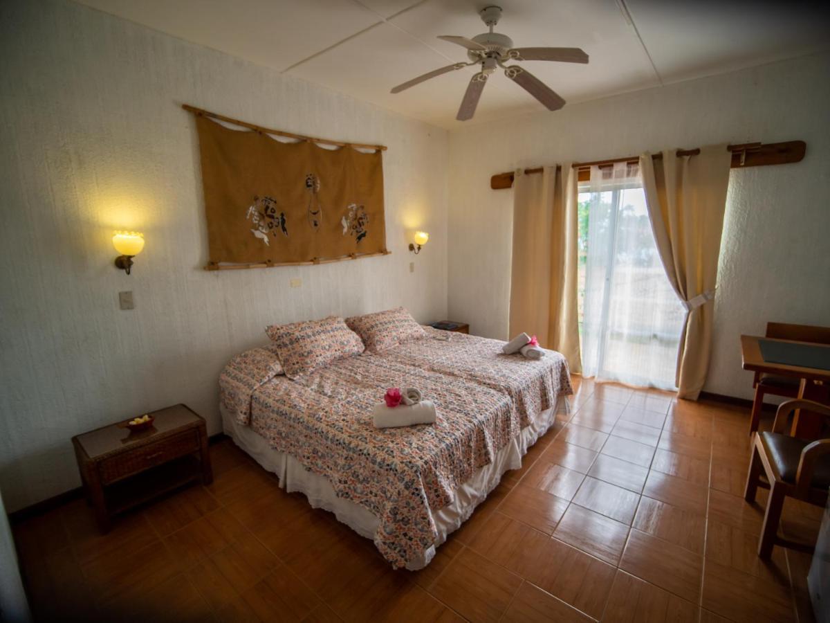 Tupa Hotel Hanga Roa Exterior photo