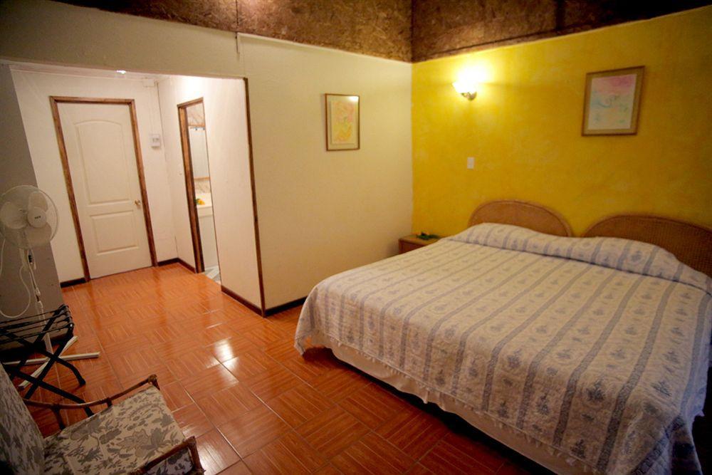 Tupa Hotel Hanga Roa Exterior photo