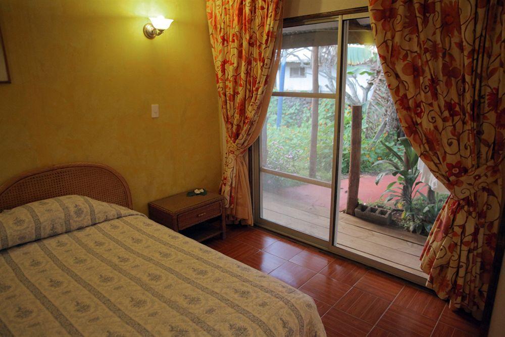 Tupa Hotel Hanga Roa Exterior photo