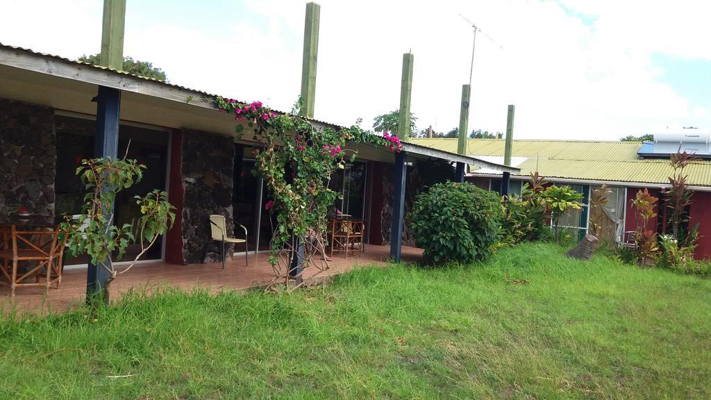 Tupa Hotel Hanga Roa Exterior photo