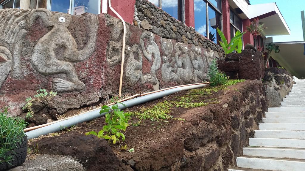 Tupa Hotel Hanga Roa Exterior photo