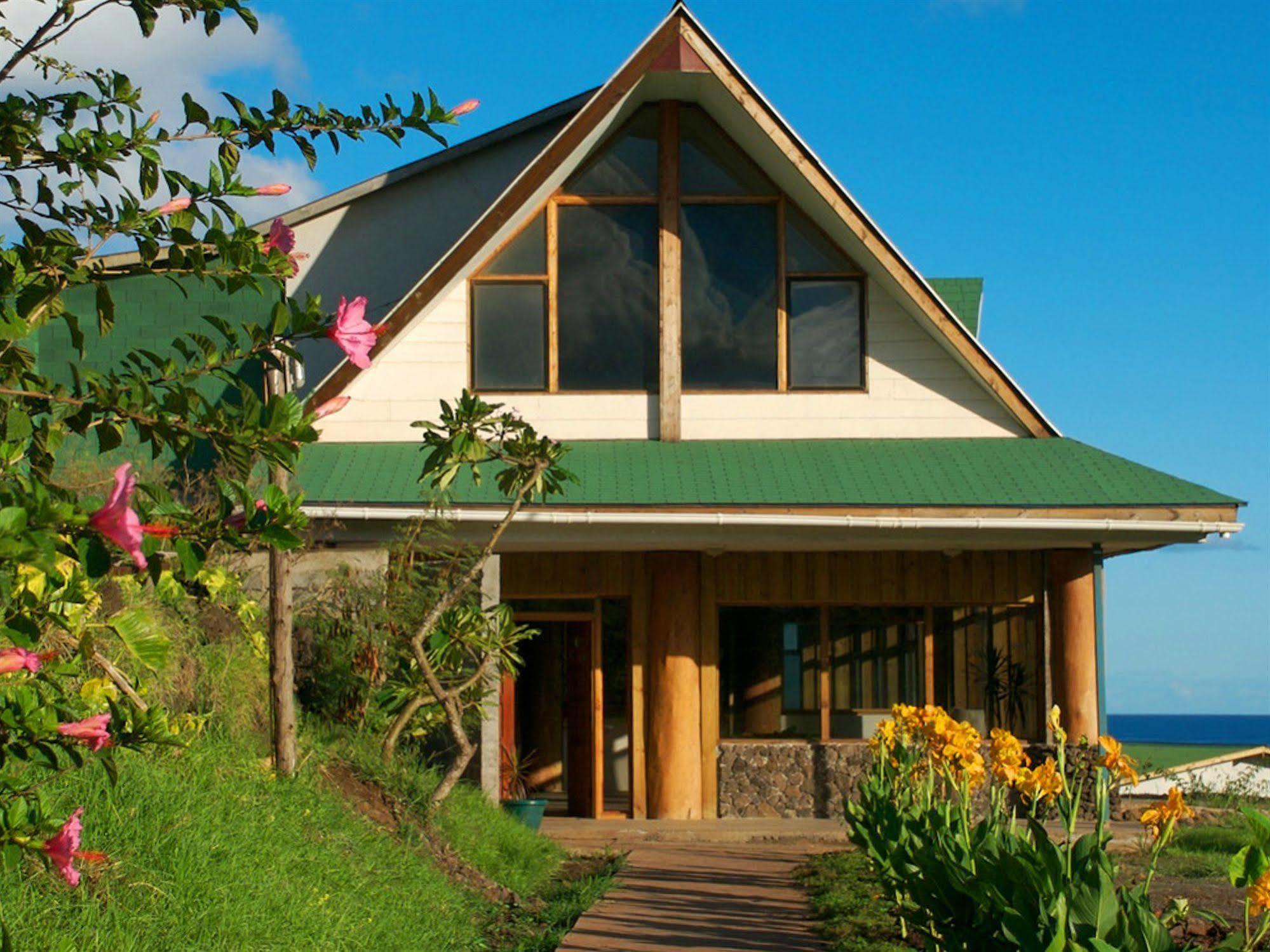 Tupa Hotel Hanga Roa Exterior photo