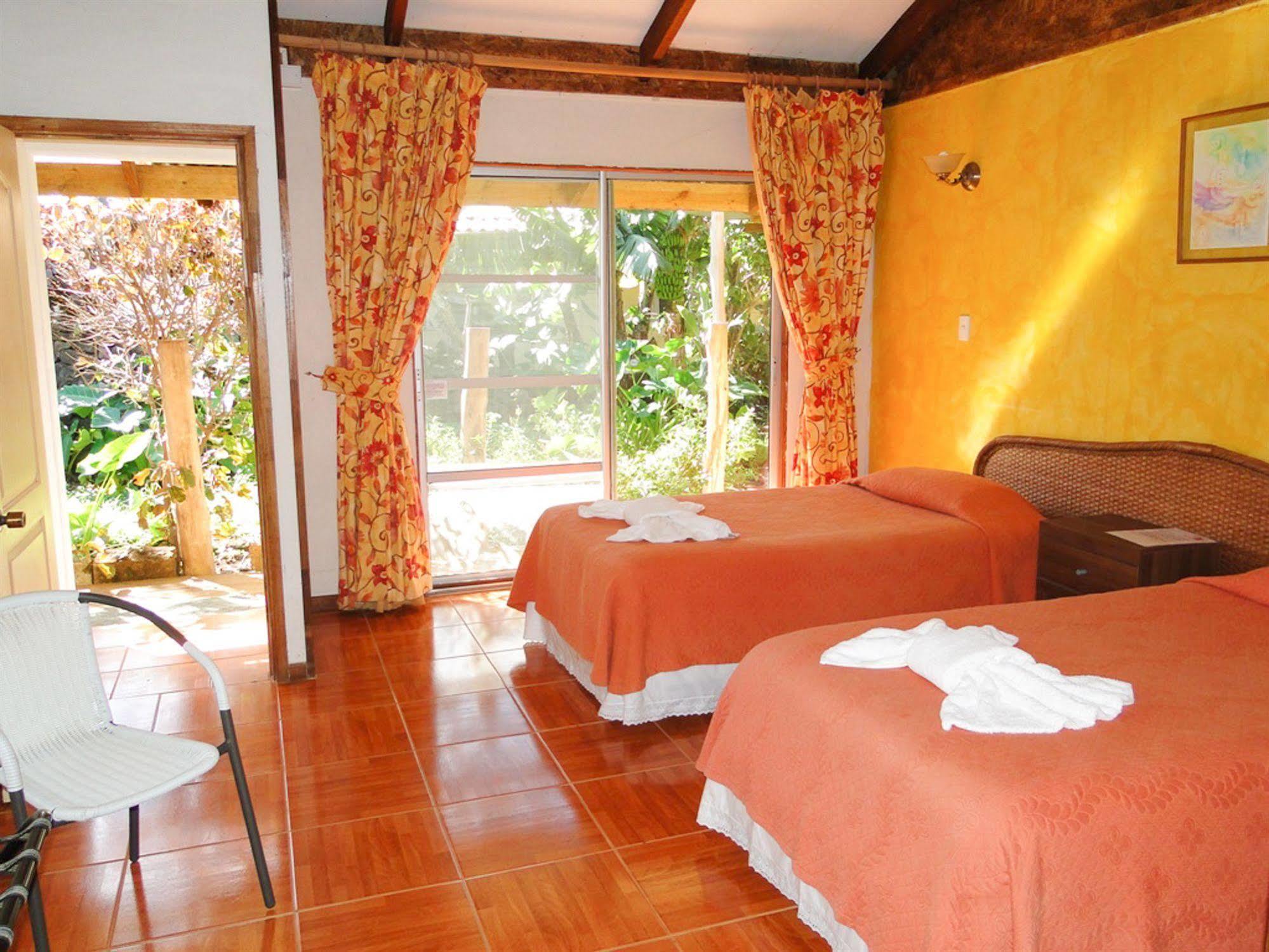 Tupa Hotel Hanga Roa Exterior photo